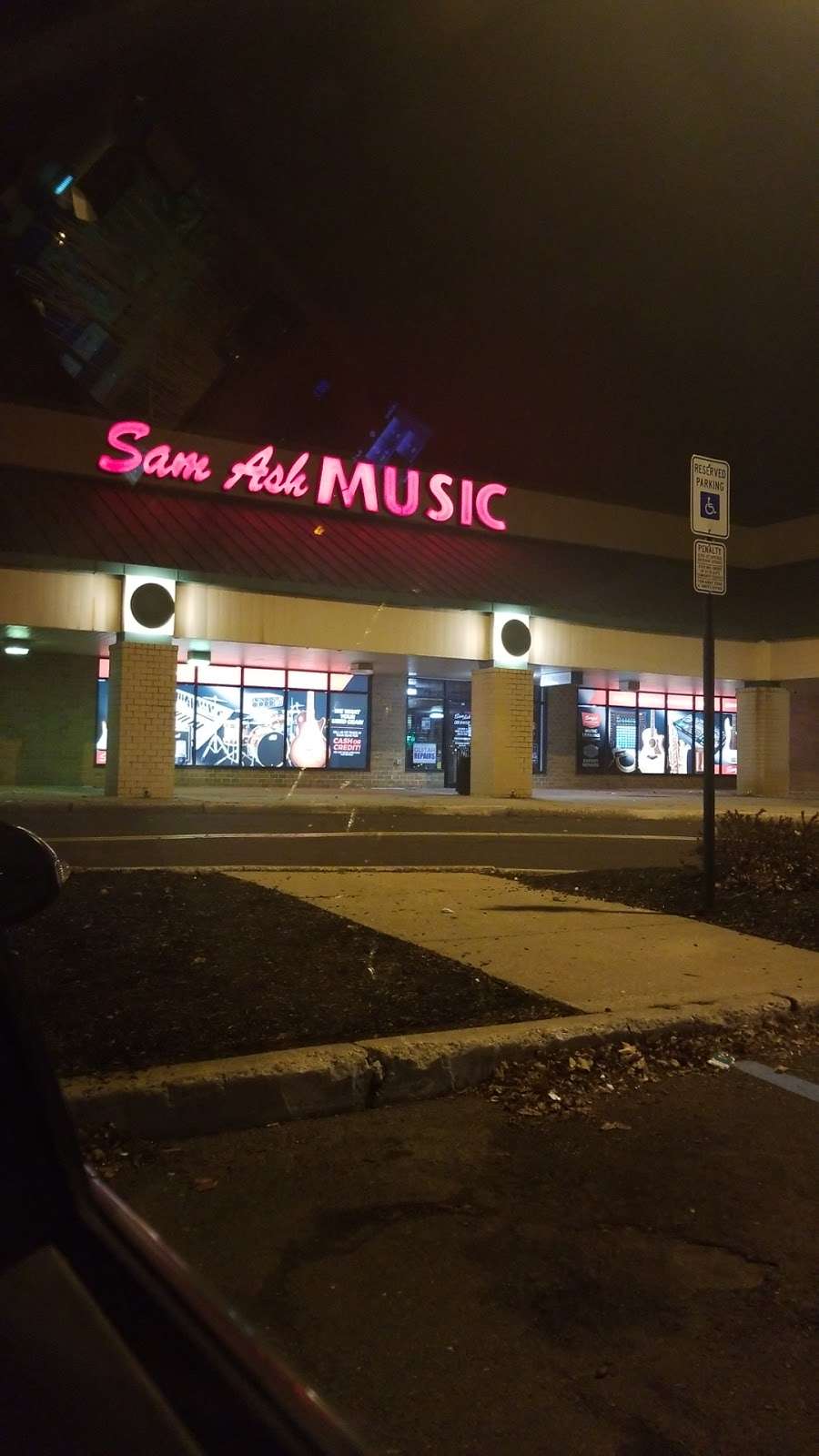 Guitar Center | 2100 NJ-38, Cherry Hill, NJ 08002, USA | Phone: (856) 755-9511