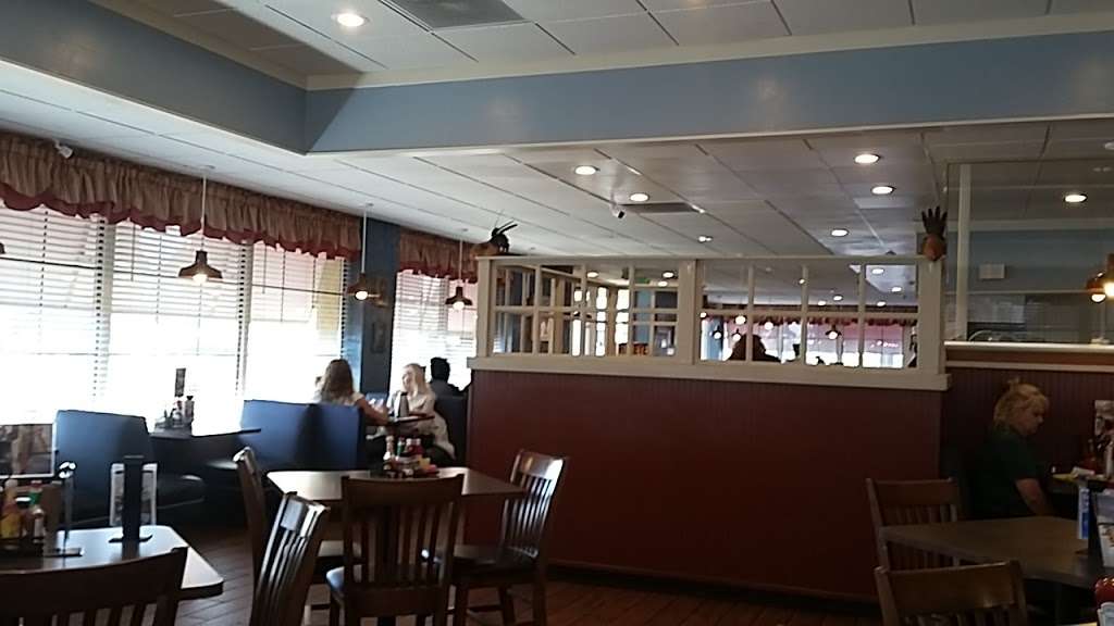 Country Kitchen - Hesperia | 6153, 17398 Main St, Hesperia, CA 92345, USA | Phone: (760) 949-2755