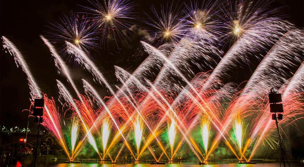 Rozzi Famous Fireworks | 10059 Loveland Madeira Rd, Loveland, OH 45140, USA | Phone: (513) 683-0620