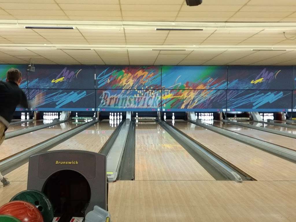 Bowlero Heather Ridge | 2200 S Peoria St, Aurora, CO 80014, USA | Phone: (303) 750-7045