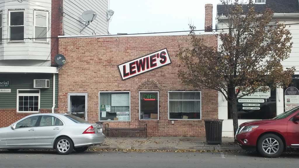 Lewies Restaurant | 21 S Lehigh Ave, Frackville, PA 17931, USA | Phone: (570) 874-3550