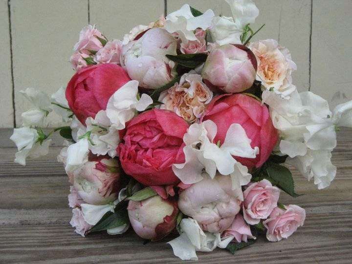 Woodbury Floral Designs | 15 Hollow Rd, Woodbury, CT 06798, USA | Phone: (203) 266-9149