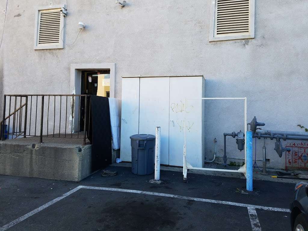 Golden Bear Laundry | 2052 San Pablo Ave, Berkeley, CA 94702 | Phone: (510) 848-2898