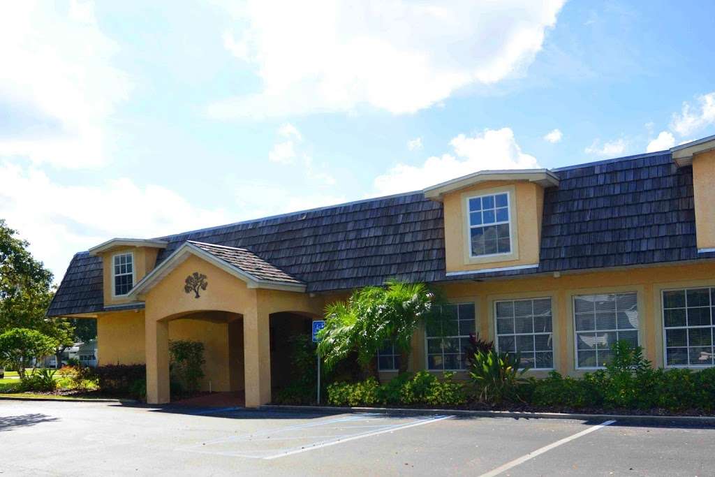 Winter Haven Oaks Retirement Community | 105 Oak Tree Blvd, Winter Haven, FL 33880, USA | Phone: (866) 940-7545