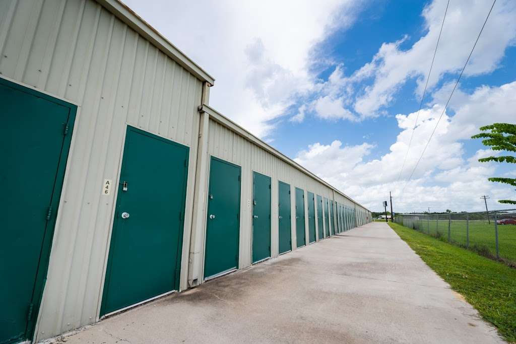 Handy Self Storage | 16224 S, TX-288 Business, Angleton, TX 77515, USA | Phone: (979) 431-5720