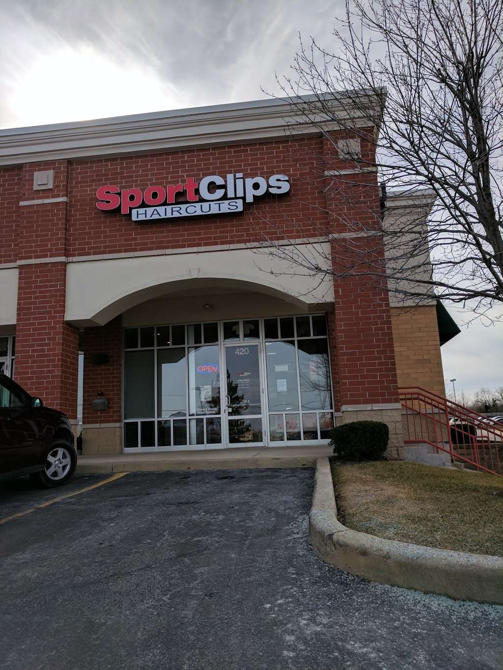 Sport Clips Haircuts of New Lenox | 420 E Lincoln Hwy, New Lenox, IL 60451 | Phone: (815) 462-7400