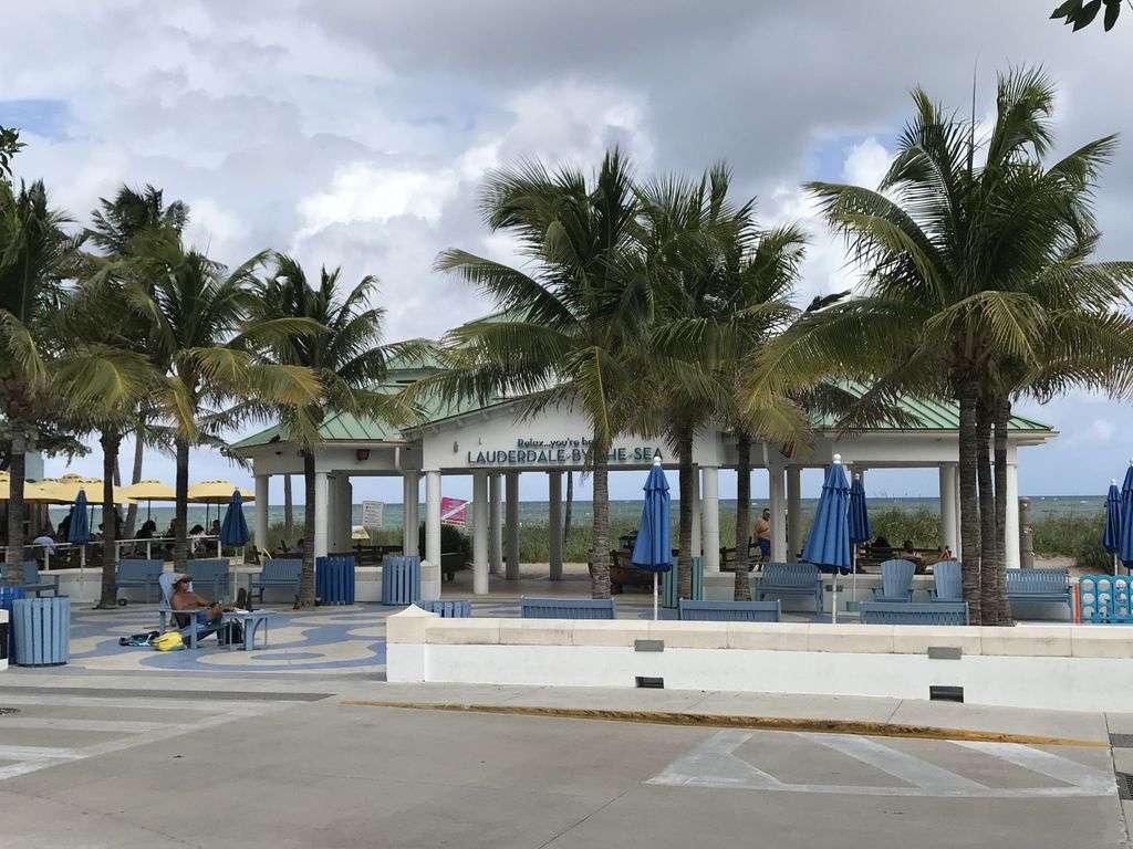 Pompano Beach Vacation House, Florida Rental close to Fort Laude | 1111 SE 7th Ave, Pompano Beach, FL 33060, USA | Phone: (561) 465-9505