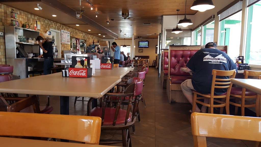 Mikes Diner | 31537 Castaic Rd, Castaic, CA 91384, USA | Phone: (661) 257-3233