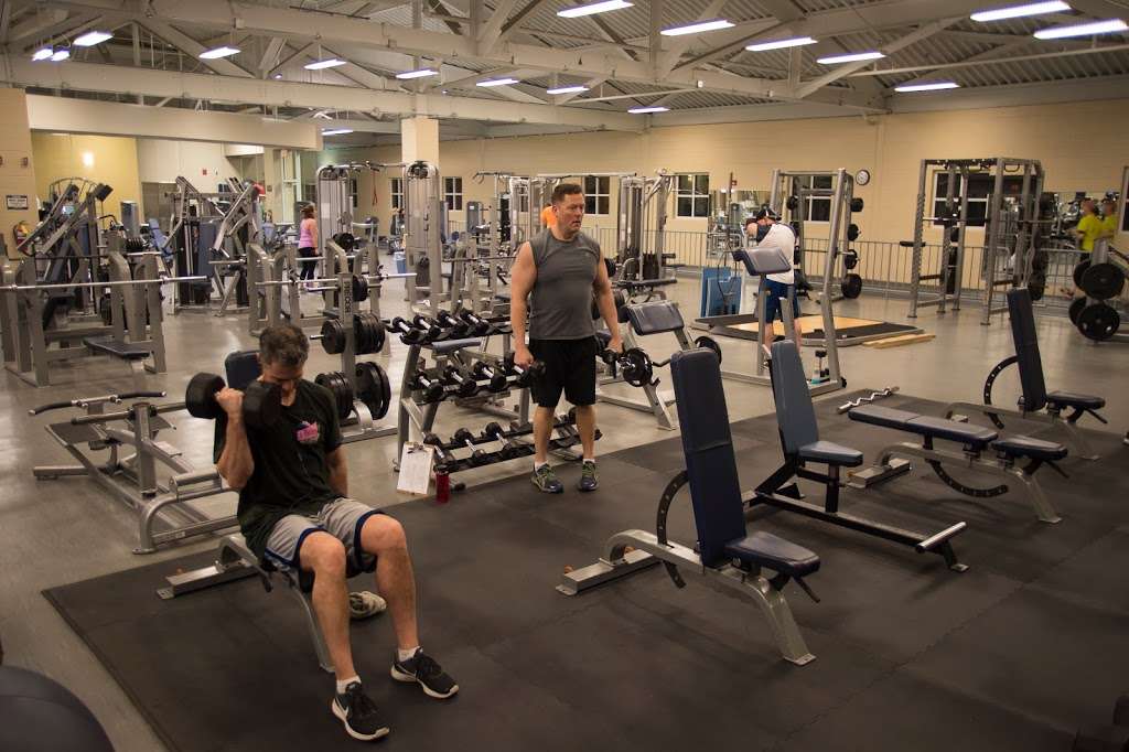 Fox Fitness at Eola | 555 S Eola Rd, Aurora, IL 60504 | Phone: (630) 851-8990