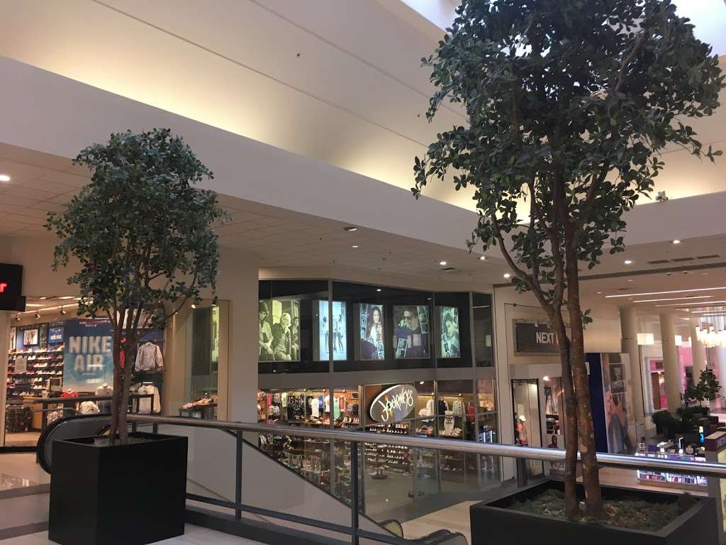 Monmouth Mall | Eatontown, NJ 07724, USA