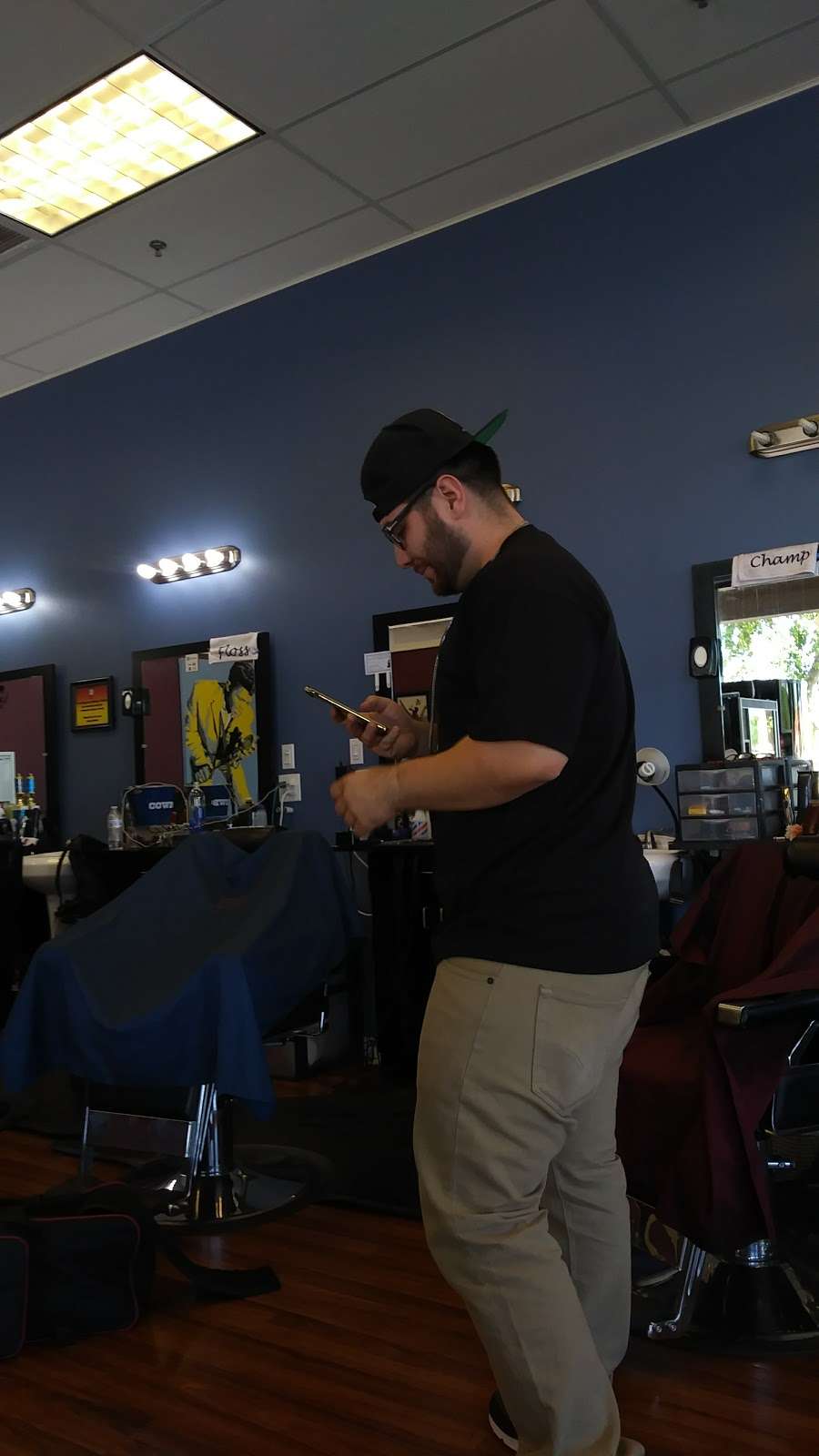 Upscale Barber Salon | 3515 W Southern Ave, Phoenix, AZ 85041 | Phone: (602) 268-2887