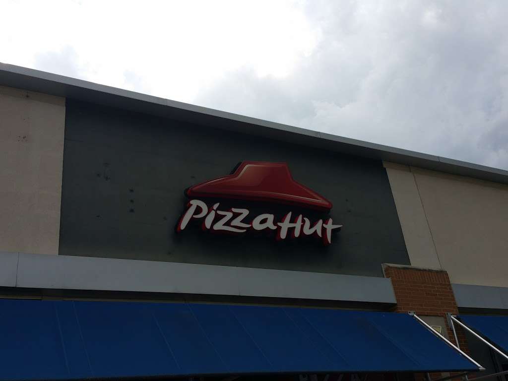 Pizza Hut | 125 N Collins St, Joliet, IL 60432, USA | Phone: (815) 727-5727