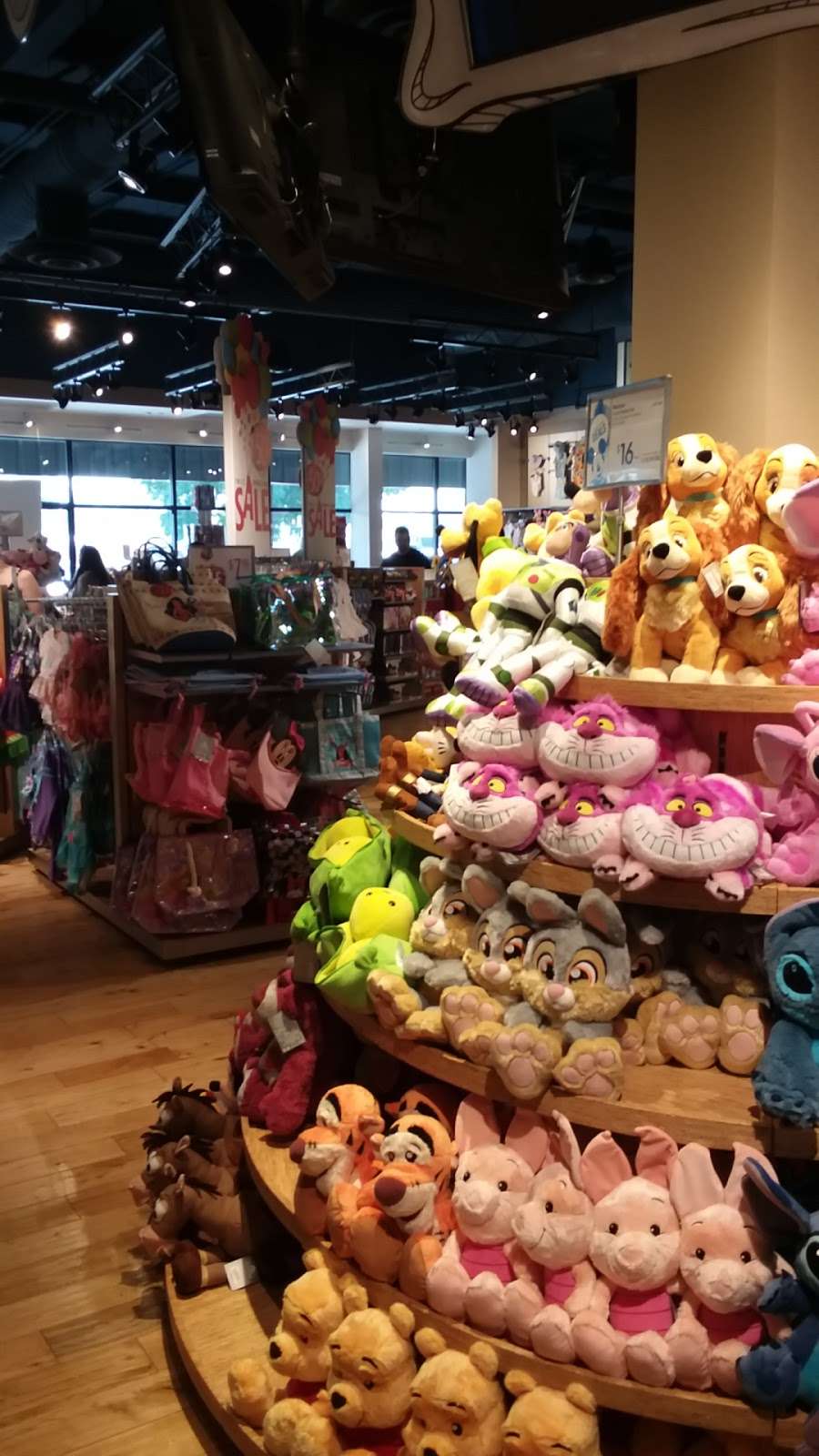 Disney Store | 35 S Willowdale Dr, Lancaster, PA 17602 | Phone: (717) 391-6717