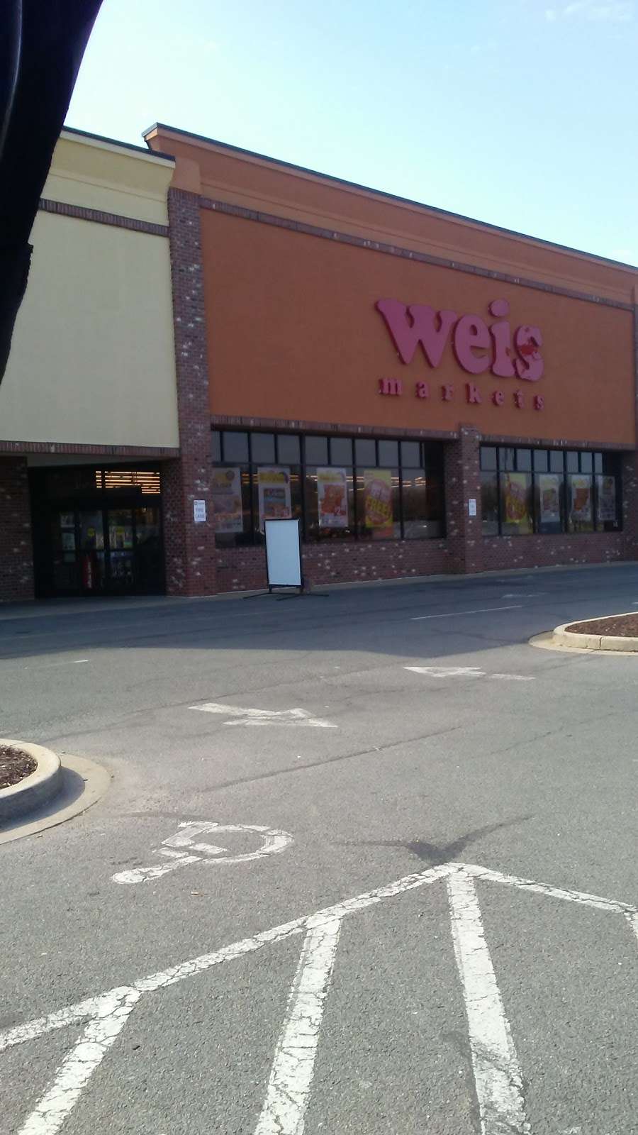 Weis Markets | 20995 Point Lookout Rd, Callaway, MD 20620, USA | Phone: (301) 994-2127