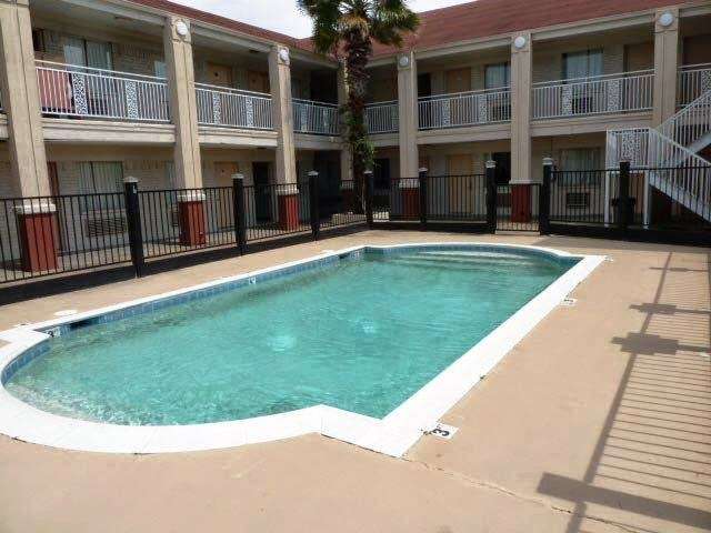 Americas Best Value Inn Clute Lake Jackson | 805 TX-332, Clute, TX 77531, USA | Phone: (979) 265-3301