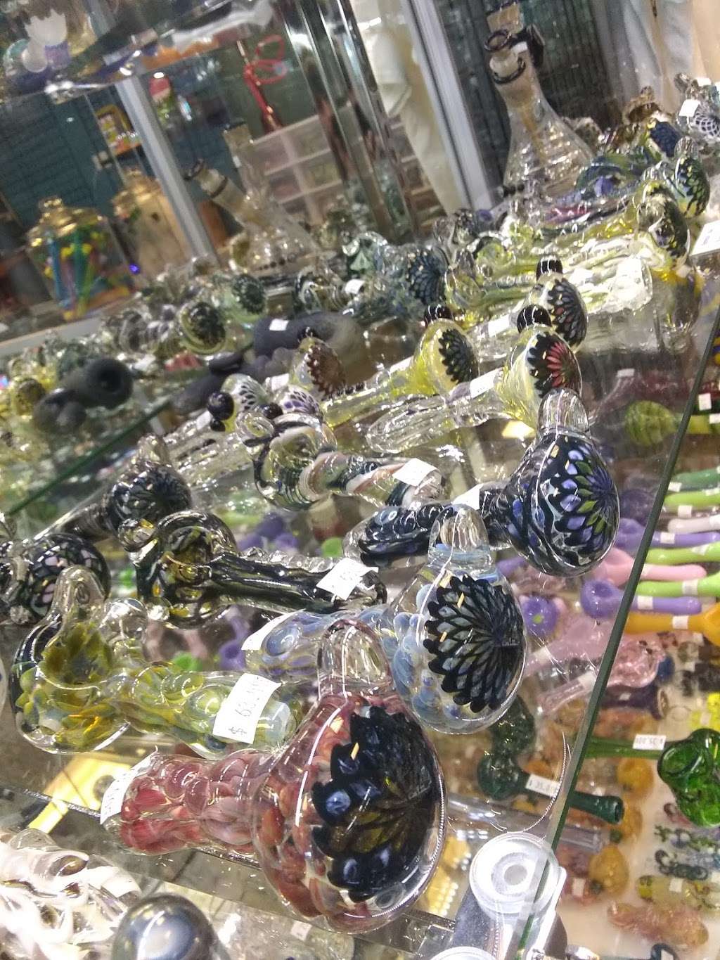 Smokin Glass Franklin | 6963 S 27th St, Franklin, WI 53132, USA | Phone: (414) 574-0178