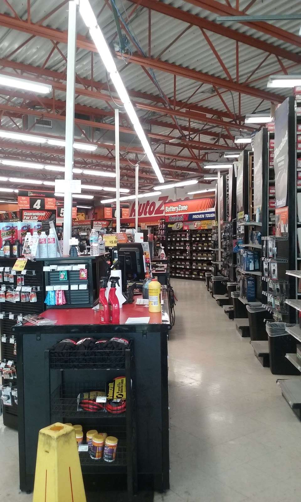 AutoZone Auto Parts | 2475 W North Ave, Milwaukee, WI 53205, USA | Phone: (414) 934-8420