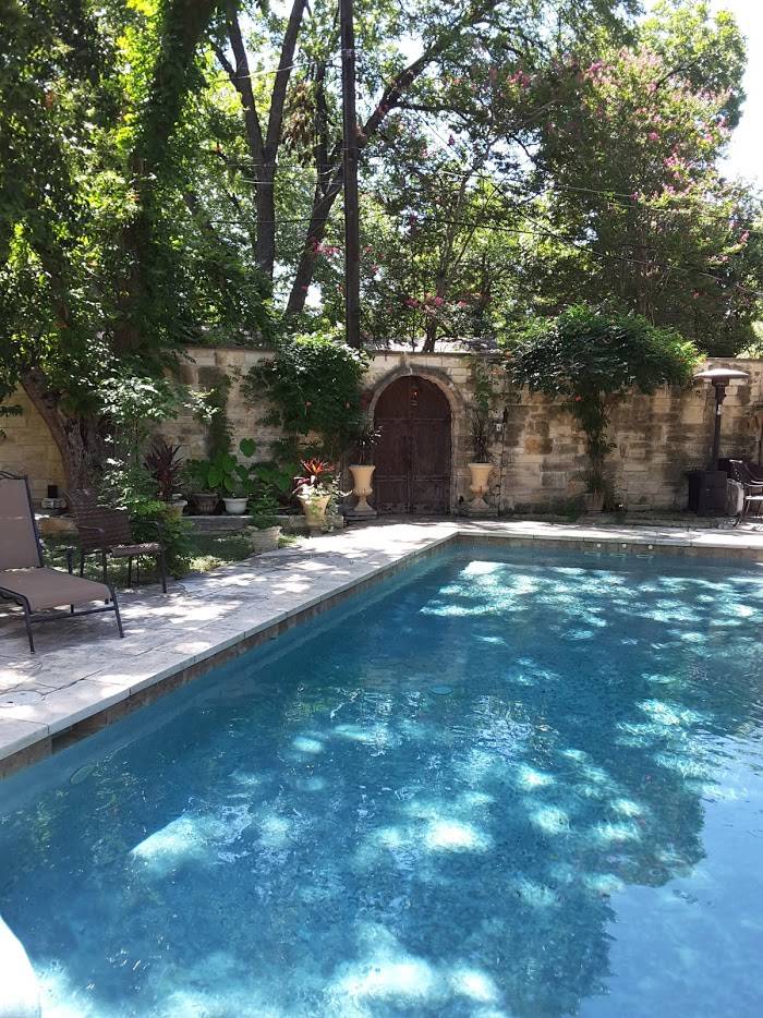 Strickland Arms B & B | 604 E 47th St, Austin, TX 78751 | Phone: (512) 454-4426