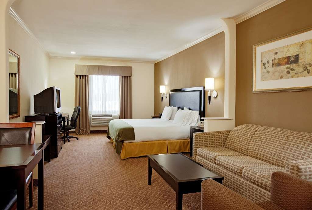 Holiday Inn Express & Suites La Porte | 908 W G St, La Porte, TX 77571 | Phone: (281) 842-9888