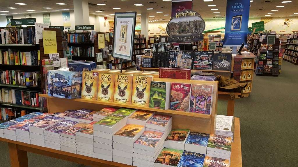 Barnes & Noble | 1923 W Malvern Ave, Fullerton, CA 92833 | Phone: (714) 871-9855