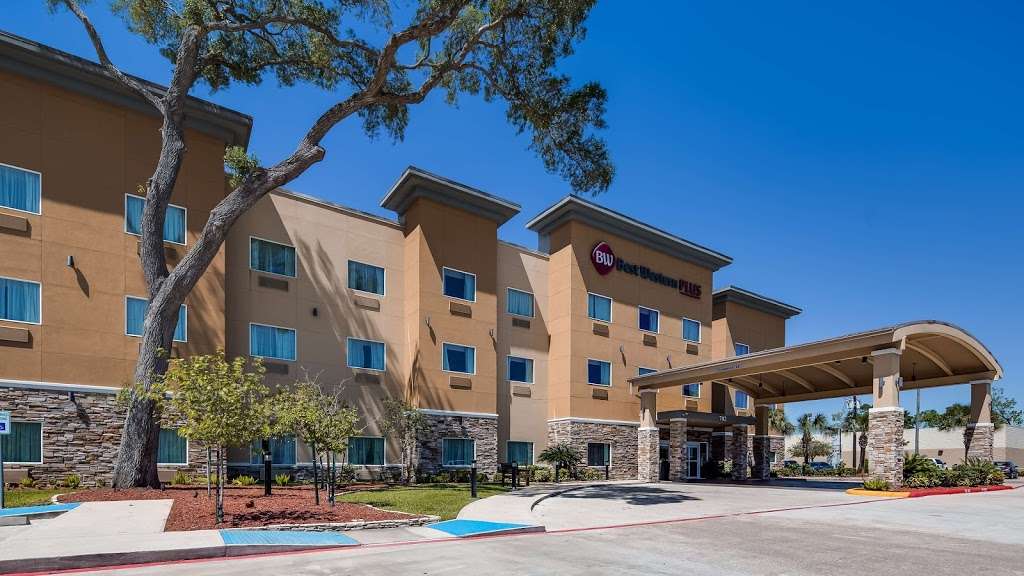 Best Western Plus Lake Jackson Inn & Suites | 702 TX-332 E, Lake Jackson, TX 77566 | Phone: (979) 529-2020