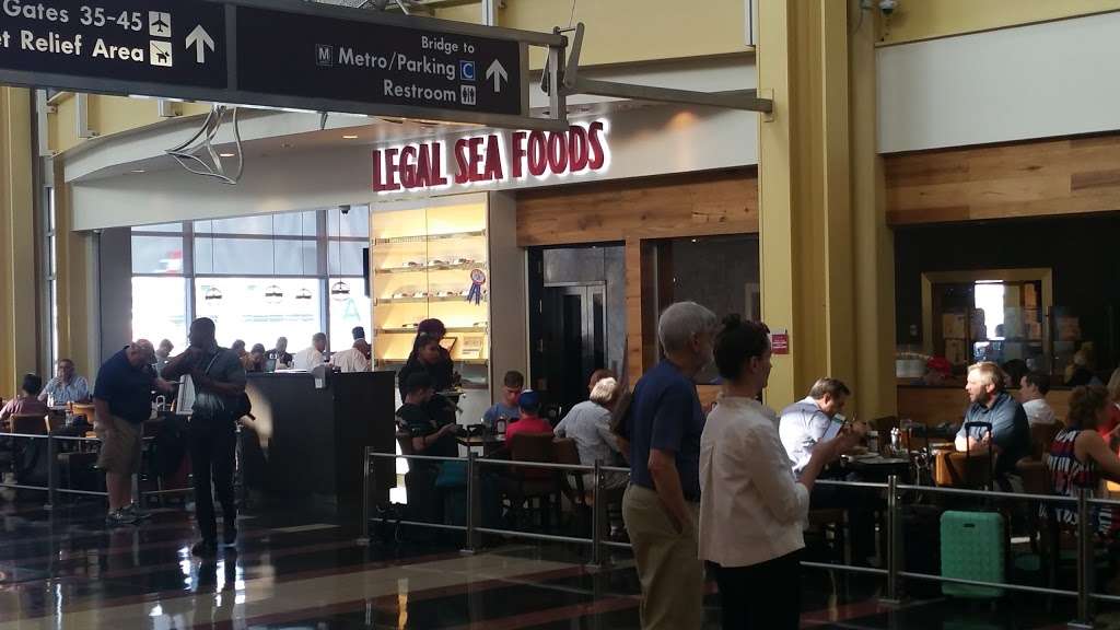 Legal Sea Foods Ronald Reagan Washington National Airport (DCA), 2401