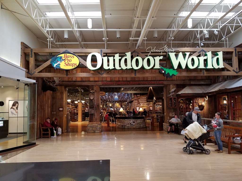 Bass Pro Shops | 6112 W Grand Ave, Gurnee, IL 60031, USA | Phone: (847) 856-1229