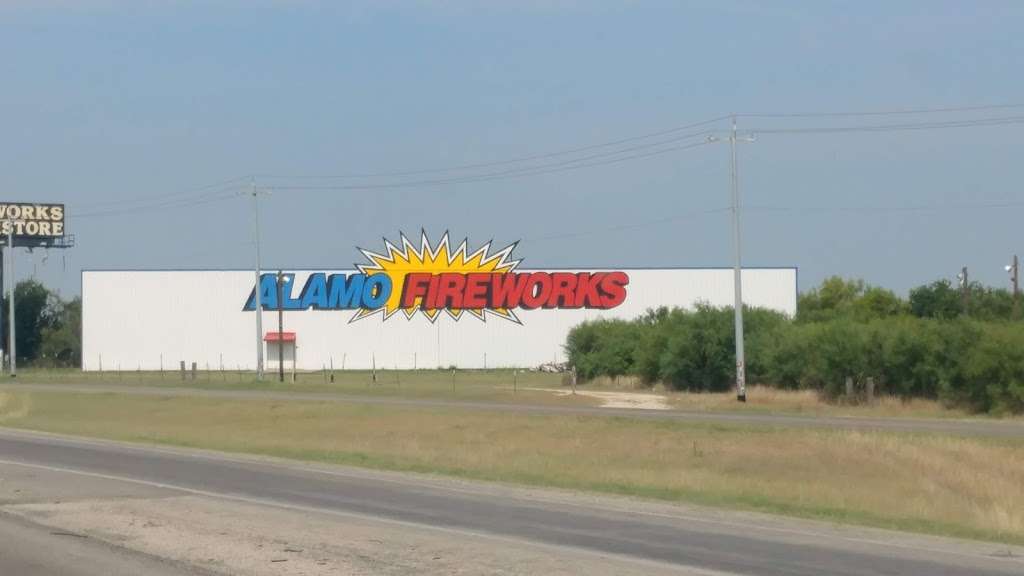 Alamo Fireworks Megastore | 14765 Interstate 35 Access Rd, Atascosa, TX 78002, USA | Phone: (210) 667-1106
