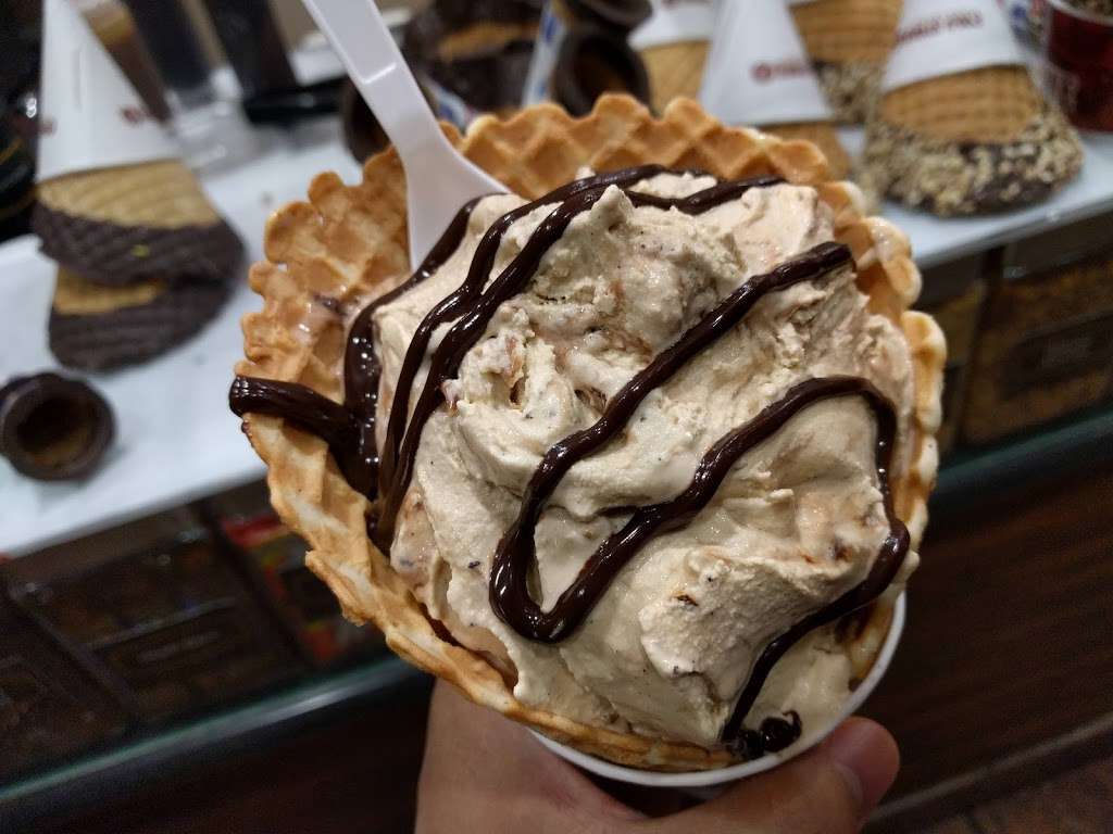 Cold Stone Creamery | 2401 Truxtun Rd Ste 103, San Diego, CA 92106, USA | Phone: (619) 221-8291