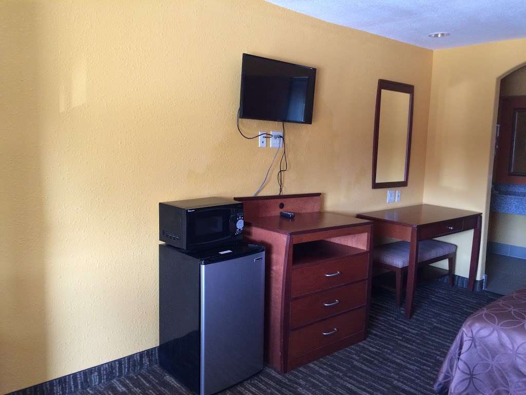 Select Inn And Suites Houston North/ Gulf Bank Rd | 9025 North Fwy, Houston, TX 77037, USA | Phone: (832) 850-7155
