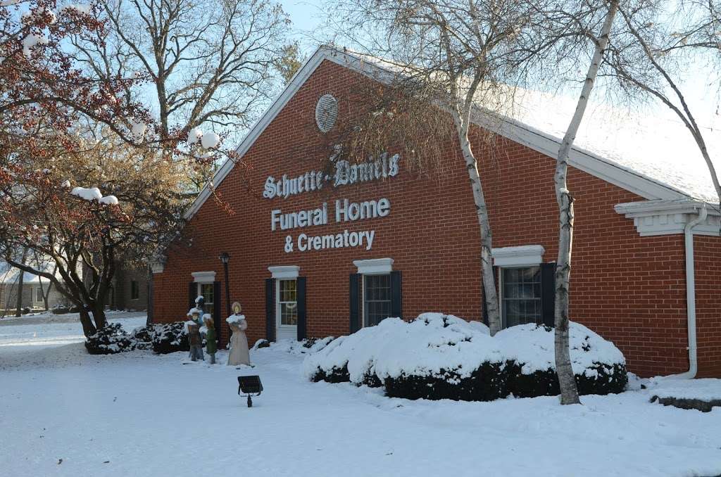 Daniels Family Funeral Home & Crematory | 625 Browns Lake Dr, Burlington, WI 53105, USA | Phone: (262) 763-3434