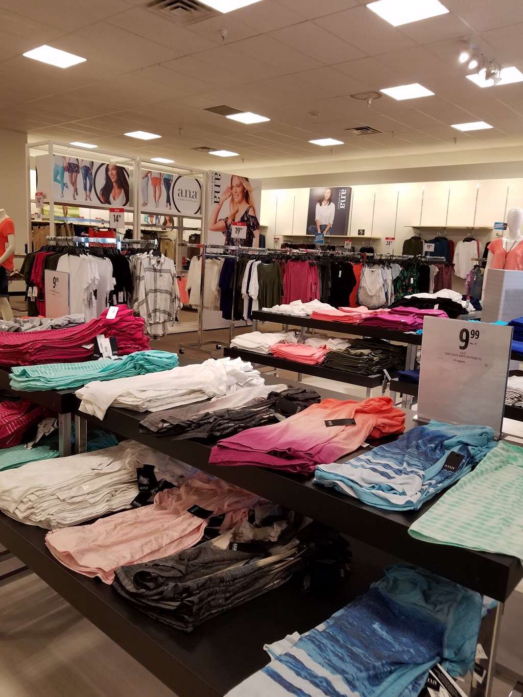 JCPenney | 1600 Orchard Gateway Blvd, North Aurora, IL 60542, USA | Phone: (630) 301-6300