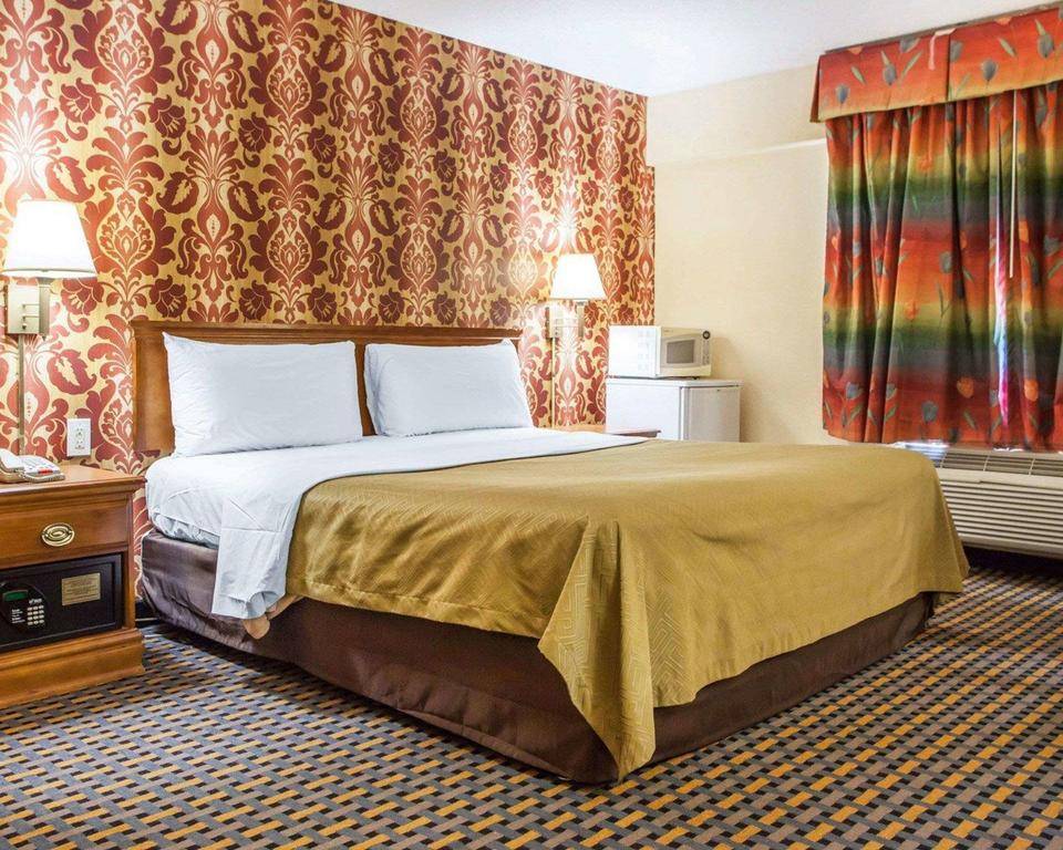 Days Inn by Wyndham Jersey City / NYC Area | 750 Tonnele Ave, Jersey City, NJ 07307, USA | Phone: (201) 420-9040