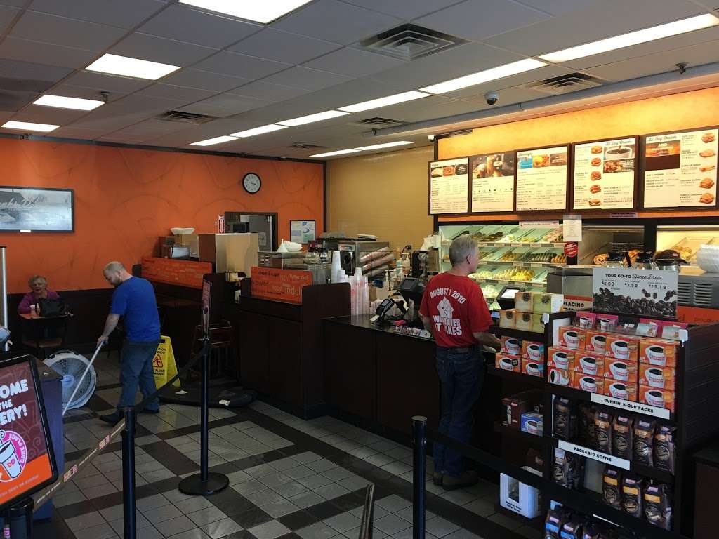 Dunkin Donuts | 240 Middlesex Turnpike, Burlington, MA 01803, USA | Phone: (781) 270-3293