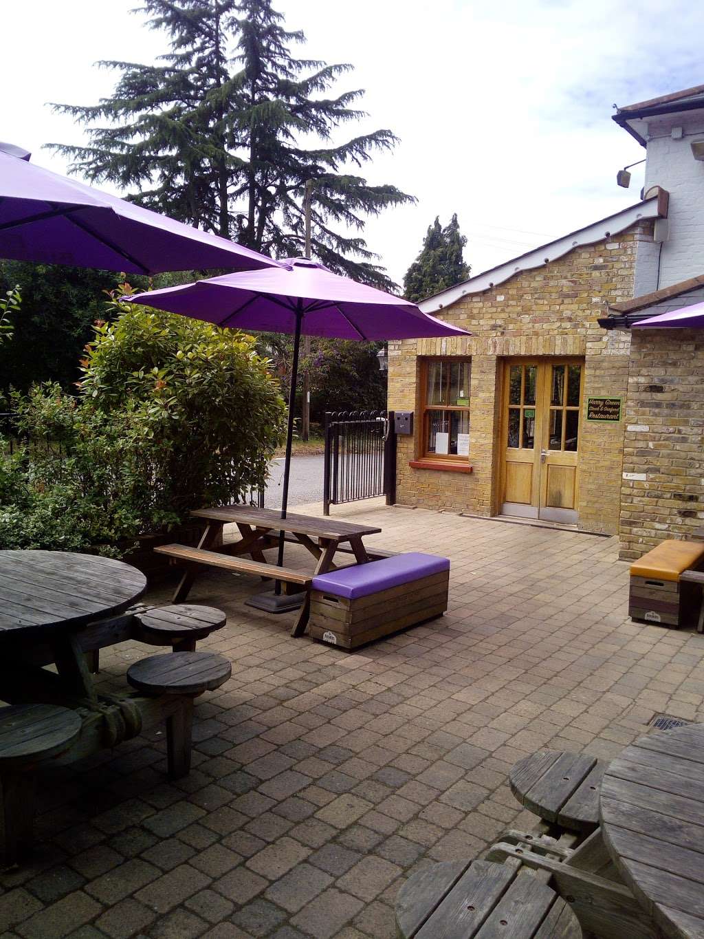 Harrys Brunch Club | Wellington Hill, Waltham Abbey, Loughton IG10 4AH, UK | Phone: 020 8502 1620