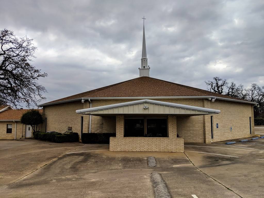 First Baptist Church of Briar | 200 W N Woody Rd, Azle, TX 76020, USA | Phone: (817) 444-3484