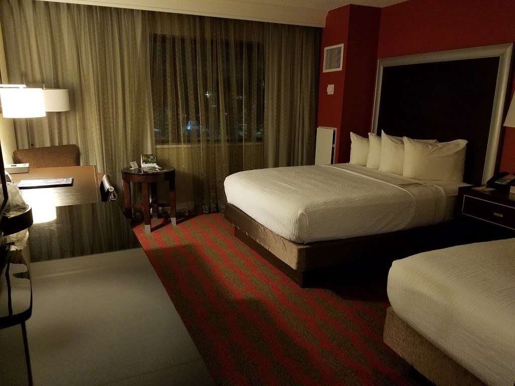 LaGuardia Plaza Hotel | 104-04 Ditmars Blvd, East Elmhurst, NY 11369, USA | Phone: (718) 457-6300