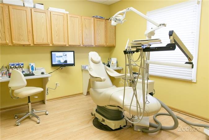 Premier Dental & Implant Center | 15110 Windsor Dr, Orland Park, IL 60462, USA | Phone: (708) 873-9709