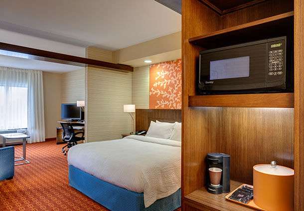 Fairfield Inn & Suites by Marriott Anderson | 2400 E 64th St, Anderson, IN 46013, USA | Phone: (765) 374-6300