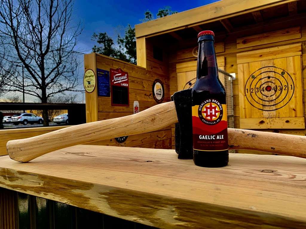 Mr. Stumpys Axe Throwing & Beer Garden | 2333 Dam Rd, Tega Cay, SC 29708, USA | Phone: (844) 677-8889