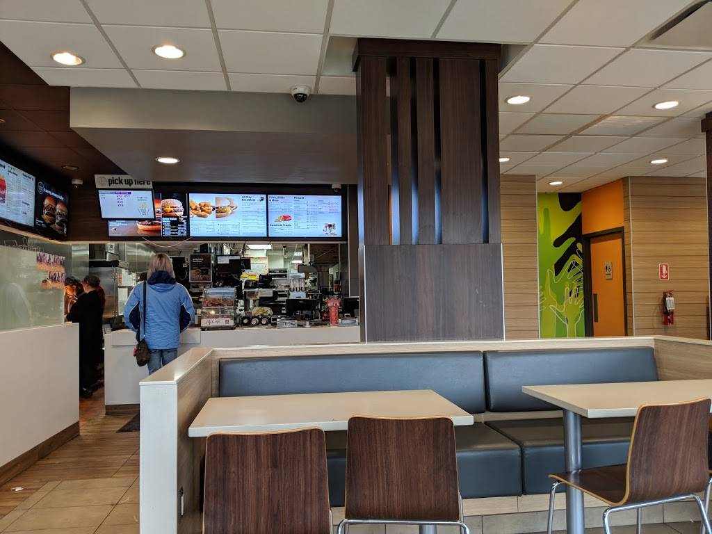 McDonalds | 4180 Fort St, Lincoln Park, MI 48146 | Phone: (313) 389-3289