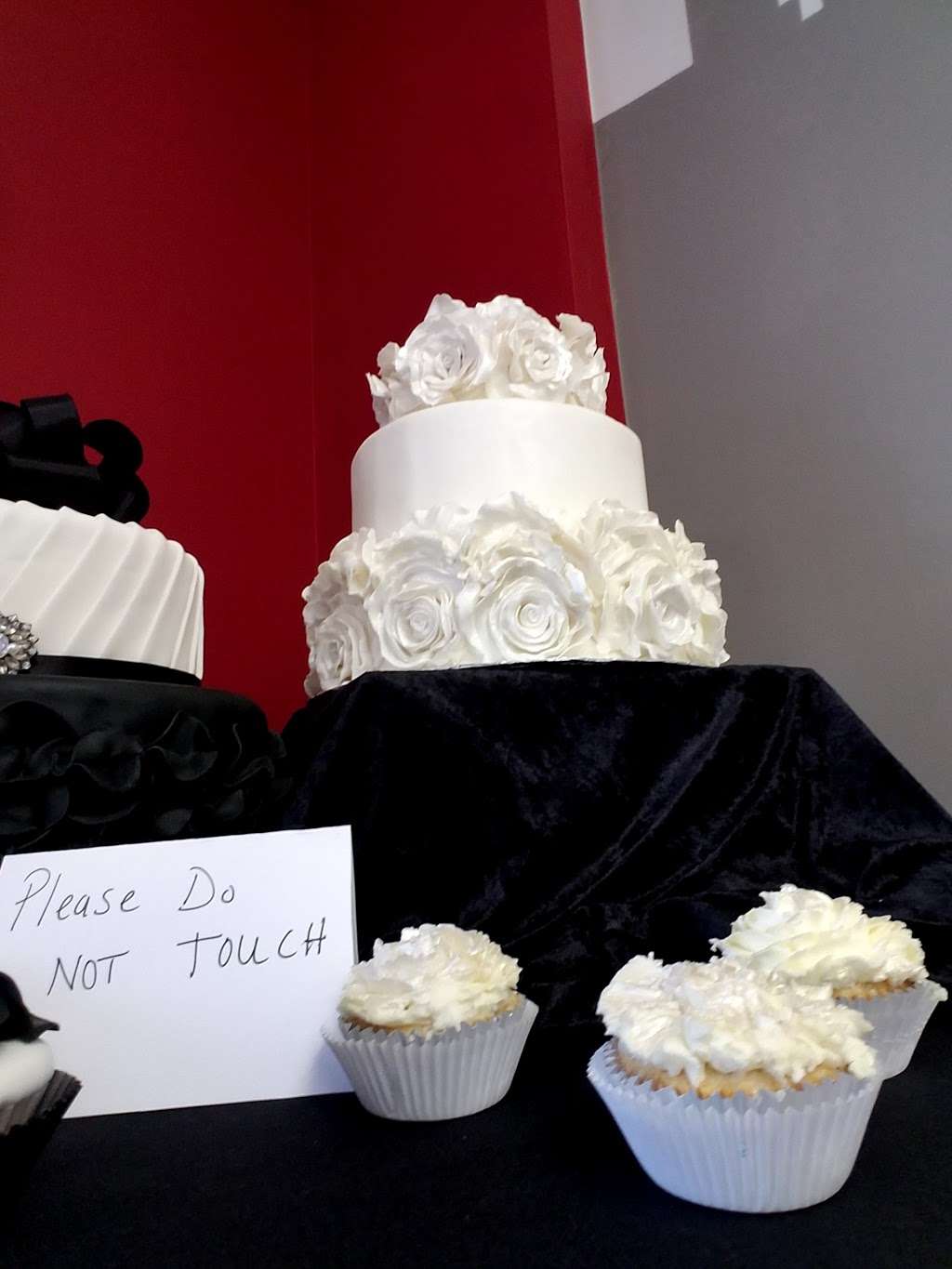 Underground Cupcakes & Café | 3631 State Rd 46, Bloomington, IN 47404, USA | Phone: (812) 935-5253