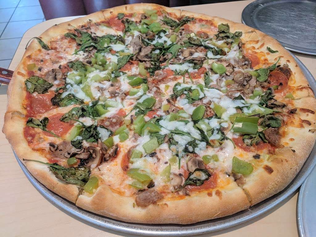 Luckys Pizza | 6630 W Cactus Rd B108, Glendale, AZ 85304 | Phone: (623) 878-7888