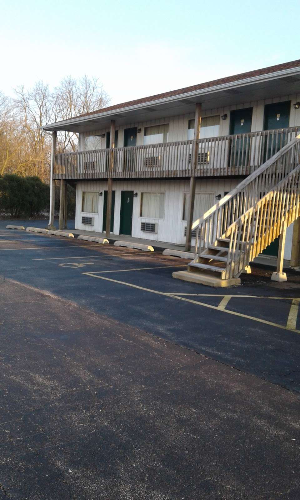 All Season Motel | 104 Stagecoach Trail, Yorkville, IL 60560, USA | Phone: (630) 553-7147