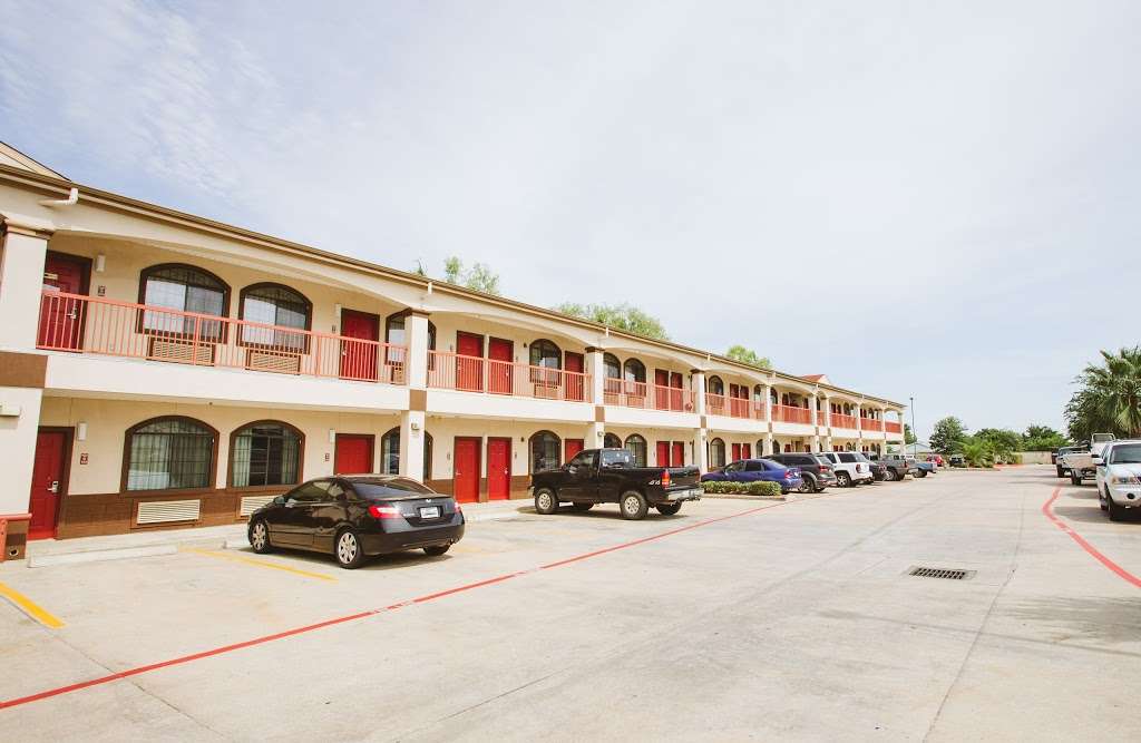 Palace Inn Baytown @ Garth Rd | 5244 East Fwy, Baytown, TX 77521, USA | Phone: (281) 421-5550