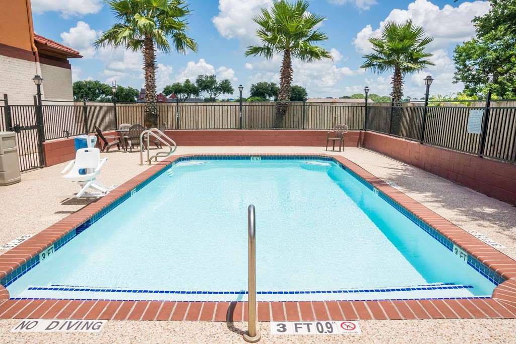 Super 8 by Wyndham Brookshire TX | 415 FM 359 Road, South St, Brookshire, TX 77423, USA | Phone: (281) 934-3500