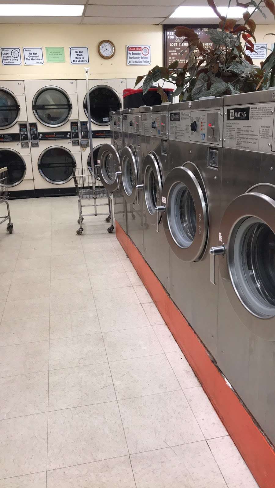 Hampden west laundromat | 9814 W Girton Dr, Lakewood, CO 80123, USA | Phone: (303) 988-8085