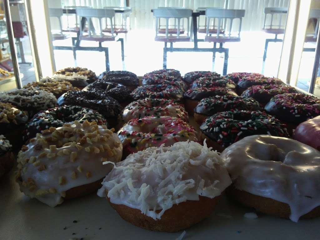 USA Donuts & Croissants | 10255 Colima Rd # A, Whittier, CA 90603, USA | Phone: (562) 941-0422