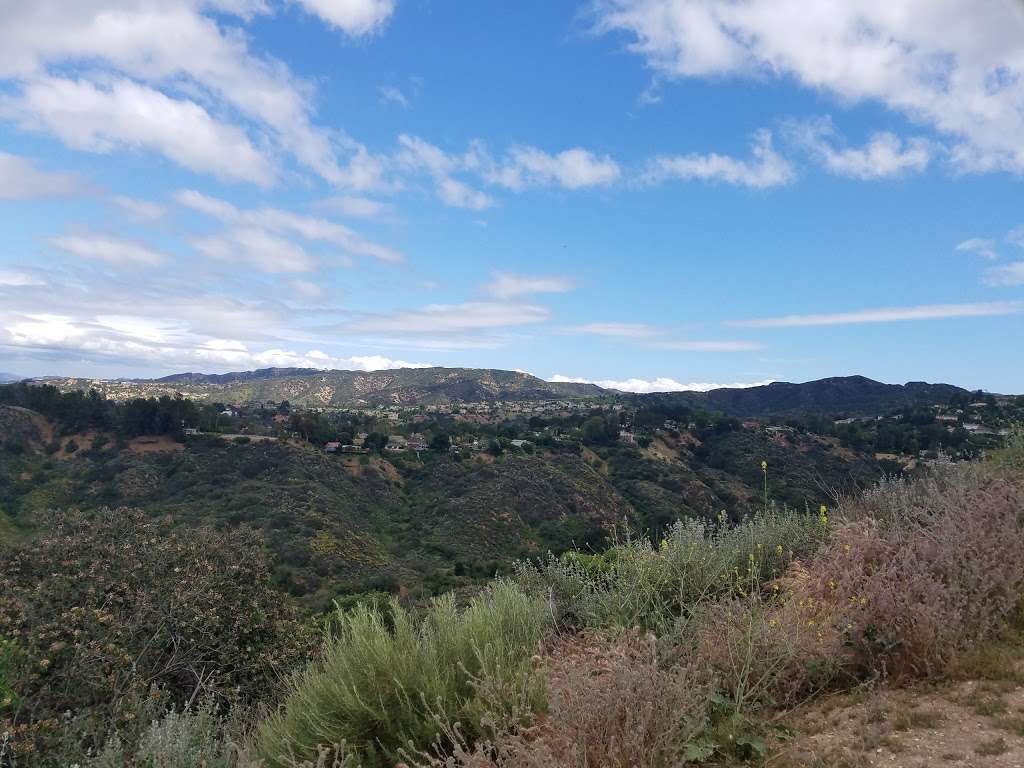 Corbin Canyon Park | Woodland Hills, CA 91364, USA