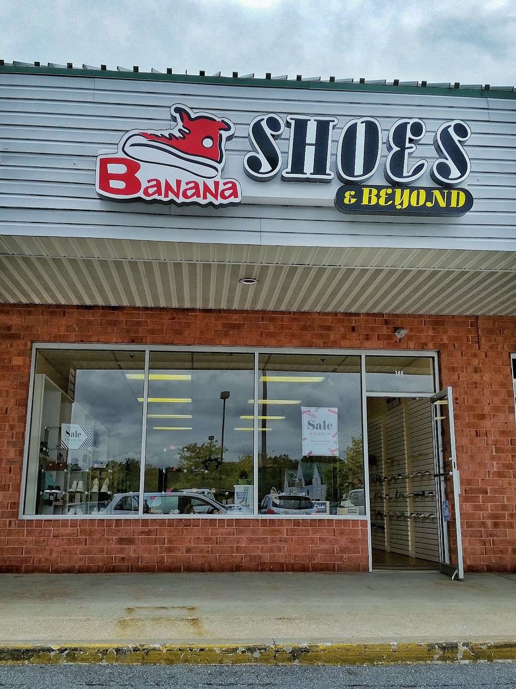 Banana Shoes & Beyond | 308 Suburban Dr, Newark, DE 19711, USA | Phone: (302) 294-1791